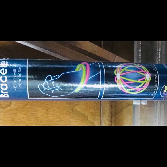 New 40 Glow Bracelets 8” with 40 Connectors - Picture 10 of 16